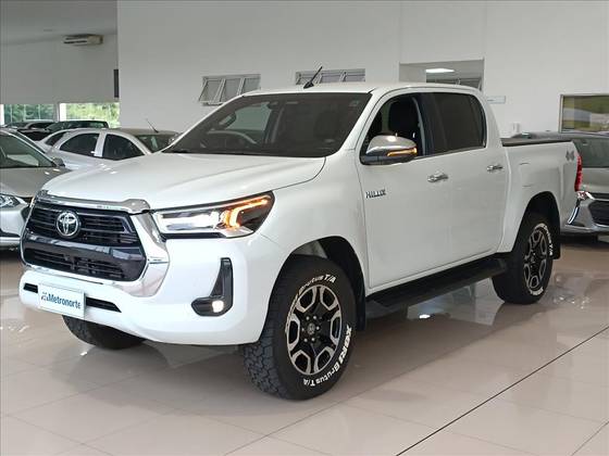 TOYOTA HILUX 2.8 D-4D TURBO DIESEL CD SRX 4X4 AUTOMÁTICO